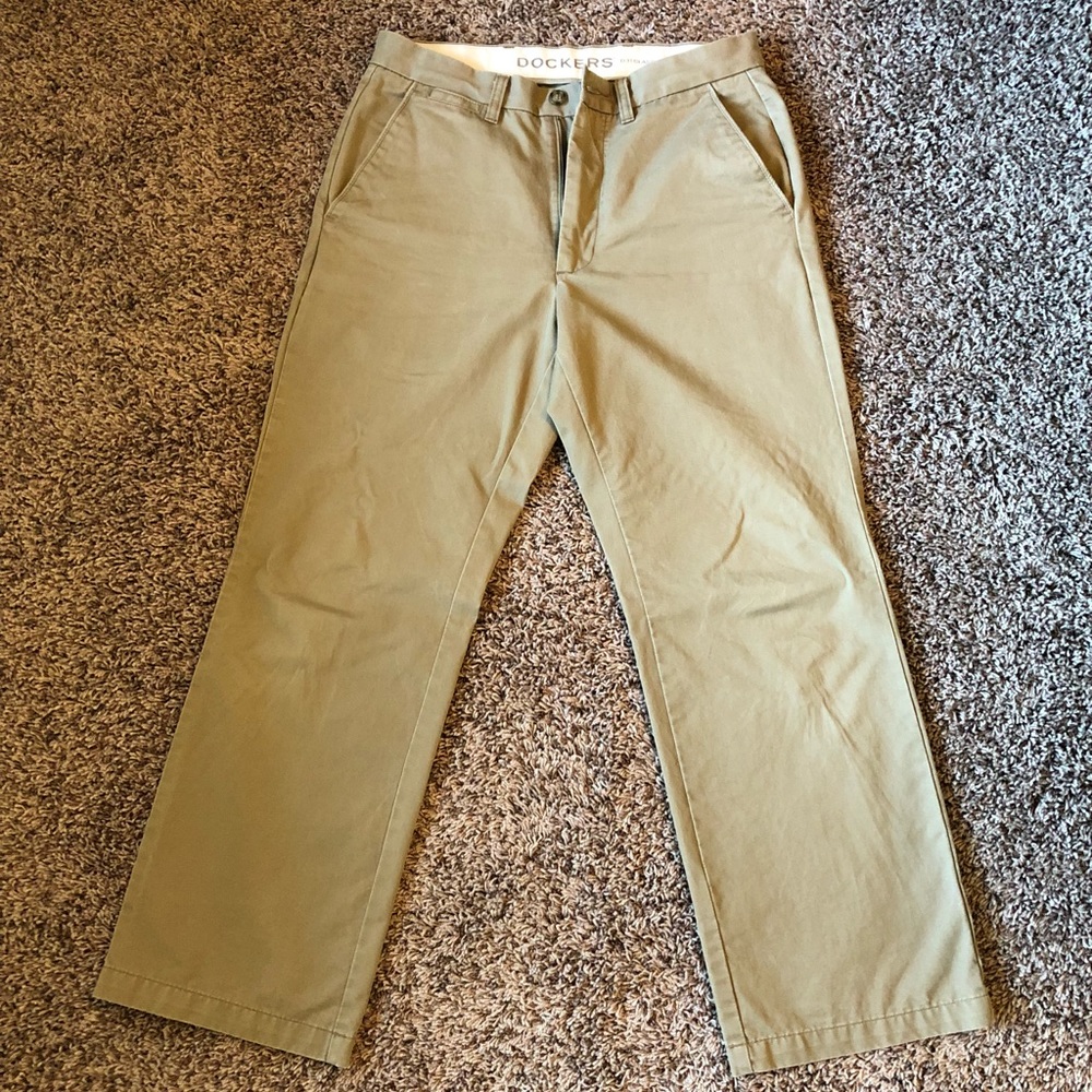 Men’s Dockers khaki pants